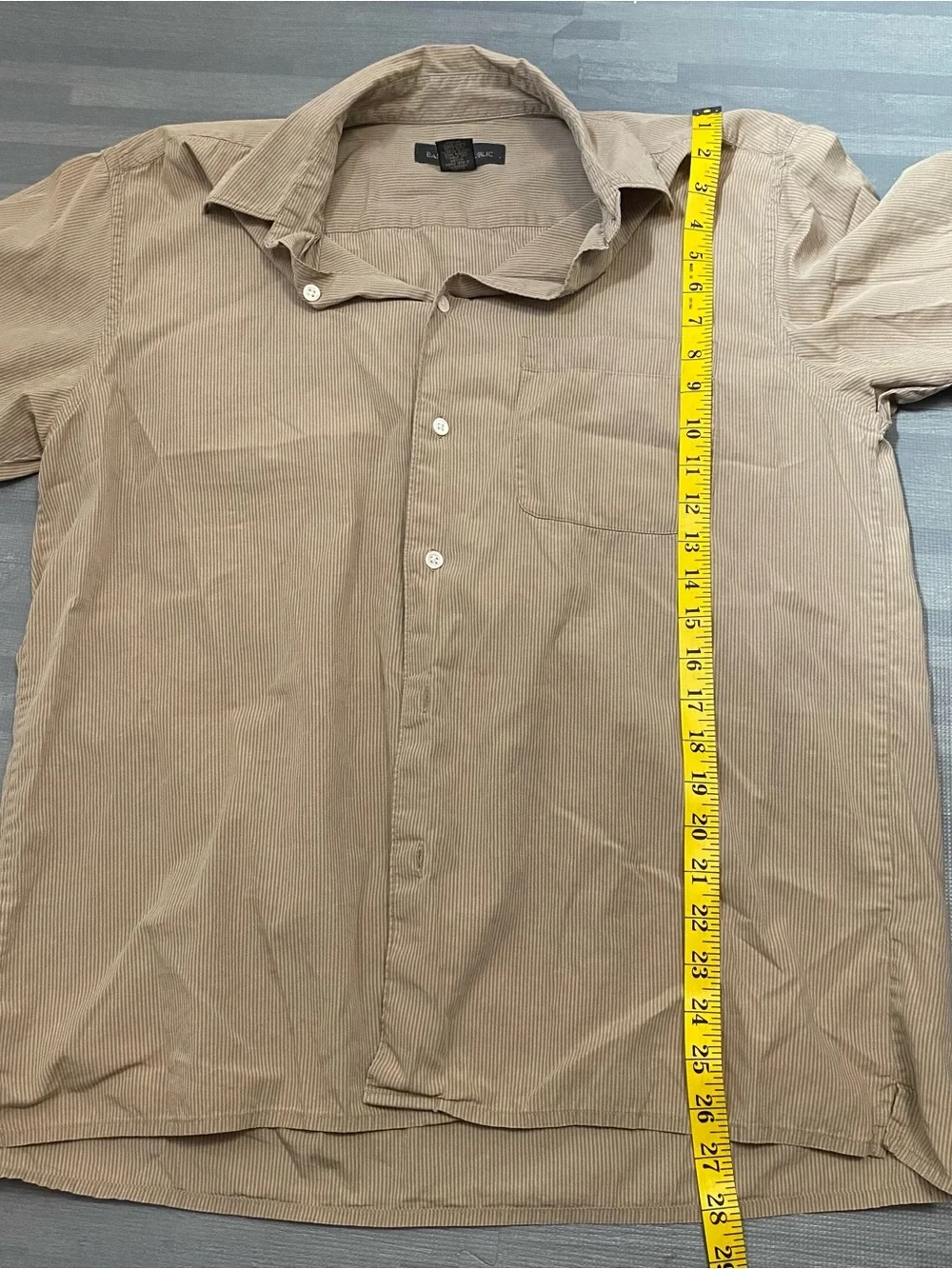 Banana Republic Men's Short-Sleeve Button-Down in Khaki